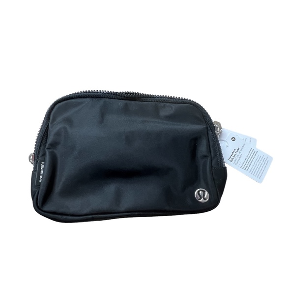 Lululemon belt bag NWT Black 2L and wool twist ear warmer - Picture 5 of 5